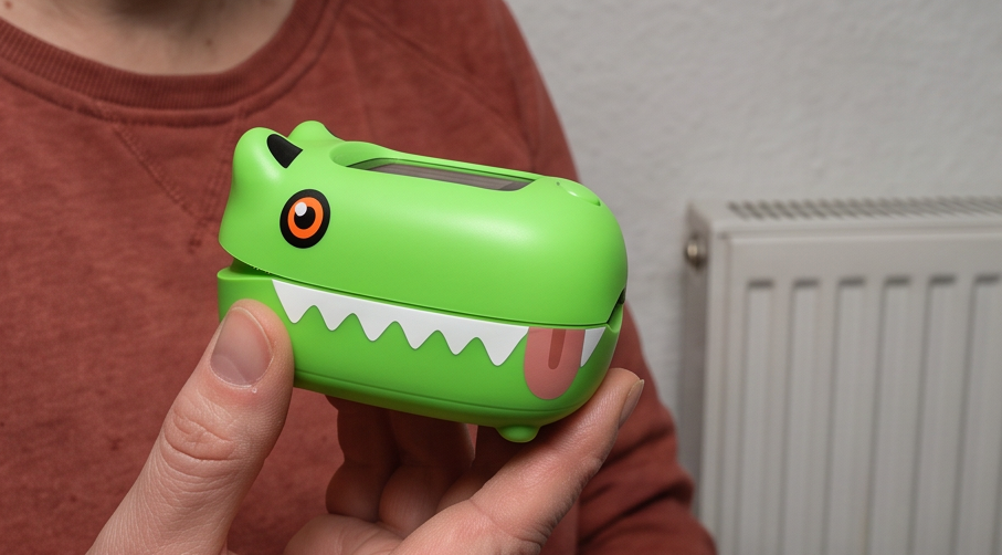 pulox po 230 pulsoximeter fuer kinder Detailansicht beim Testen