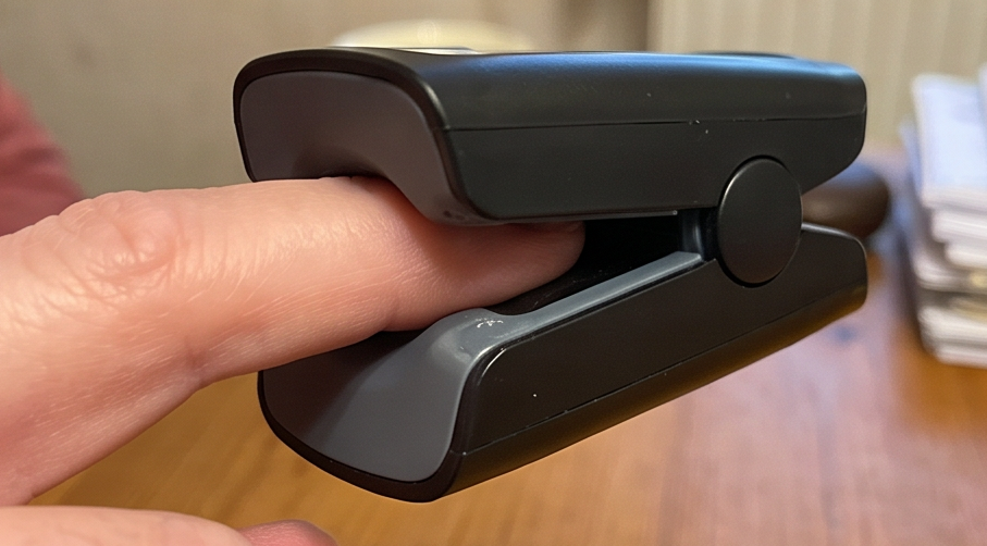 viatom pulsoximeter mit bluetooth und speicher aus der Nähe betrachtet